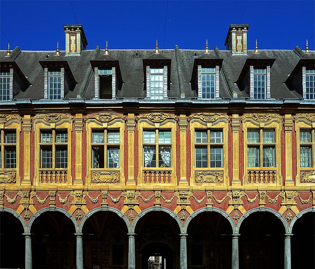 Intérieur de la Vieille Bourse (Classé) de Lille. Par Velvet (Travail personnel) [CC BY-SA 3.0 (http://creativecommons.org/licenses/by-sa/3.0)], via Wikimedia Commons